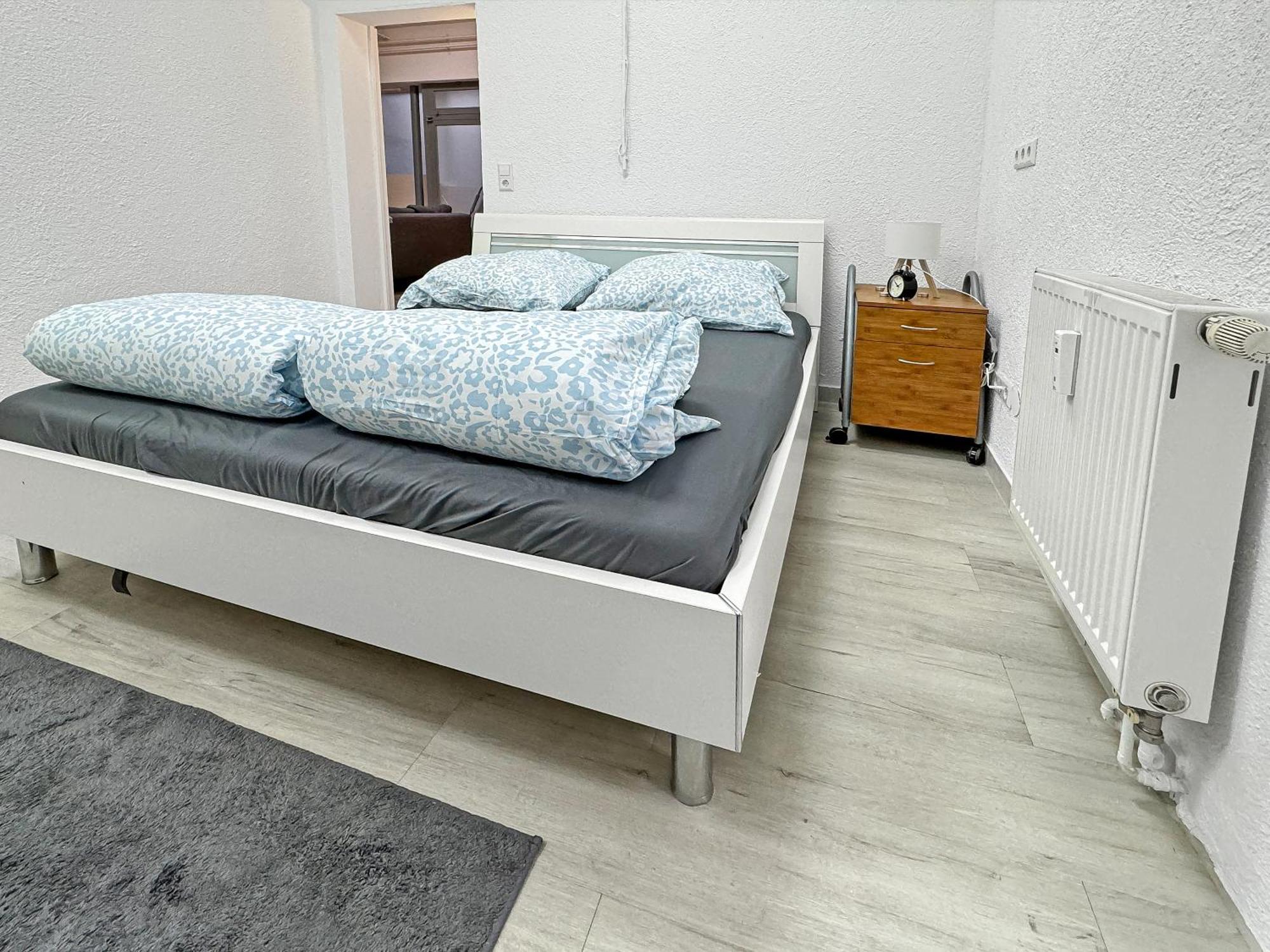 2 Zimmer Apartment Fuer 6 P, 15 Min Zum Flughafen Esslingen am Neckar Exterior foto